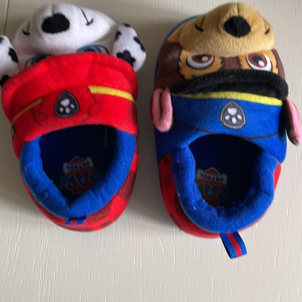 Paw patrol unisex slippers size 5/6